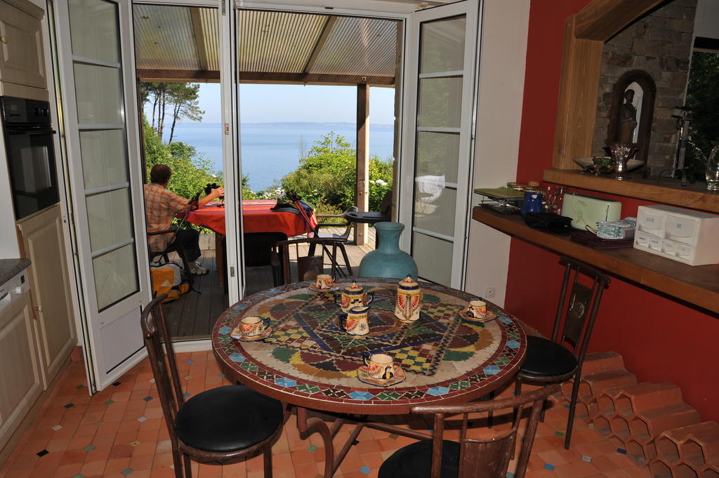 Les Fous De Bassans Bed & Breakfast Poullan-sur-Mer ภายนอก รูปภาพ