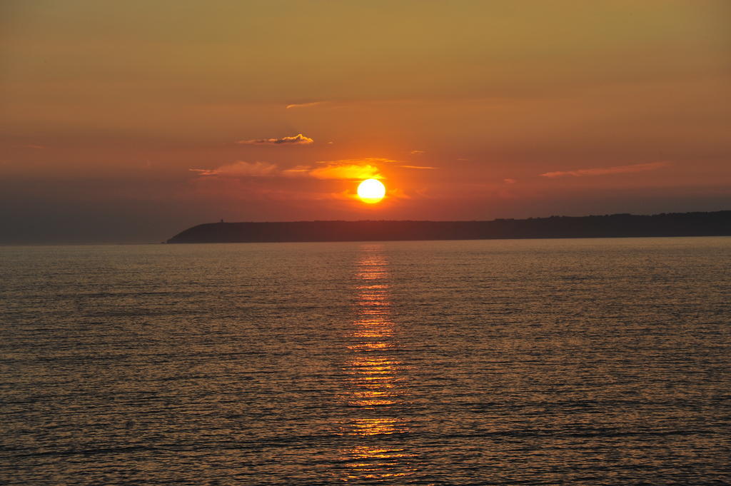 Les Fous De Bassans Bed & Breakfast Poullan-sur-Mer ภายนอก รูปภาพ