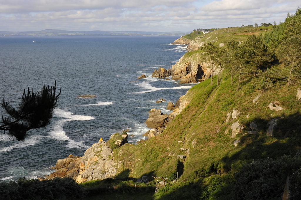 Les Fous De Bassans Bed & Breakfast Poullan-sur-Mer ภายนอก รูปภาพ