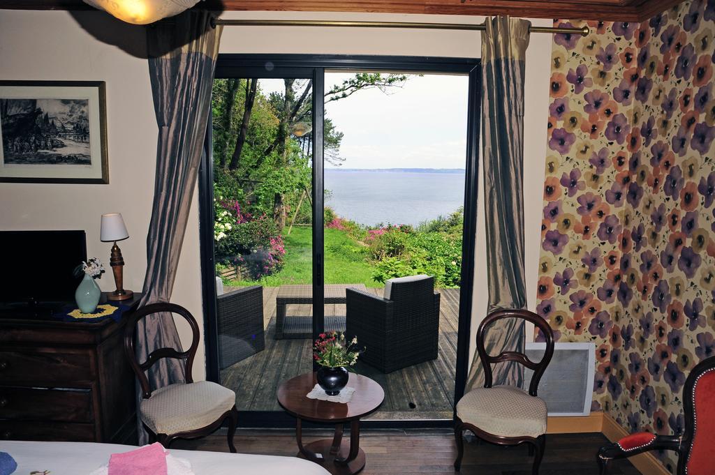 Les Fous De Bassans Bed & Breakfast Poullan-sur-Mer ภายนอก รูปภาพ