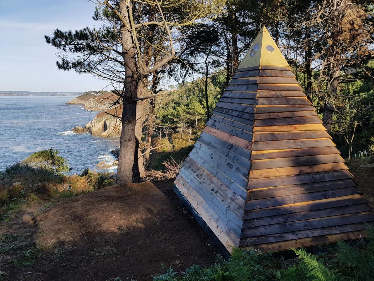 Les Fous De Bassans Bed & Breakfast Poullan-sur-Mer ภายนอก รูปภาพ
