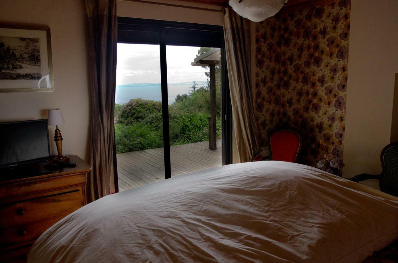 Les Fous De Bassans Bed & Breakfast Poullan-sur-Mer ภายนอก รูปภาพ